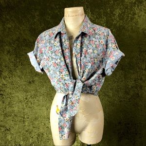 Lemongrass Tops - LAST CHANCE 👀 Lemongrass floral button down Lemongrass Tops - LAST CHANCE 👀 Lemongrass floral button down